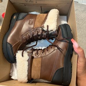 Brand new girl uggs size 2 only worn once.